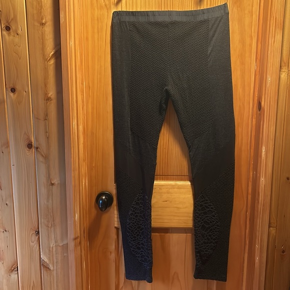 ANGELS NEVER DIE - Textured/ Layered/ Patch Work/ Grey/Black Leggings - XL - Picture 6 of 9